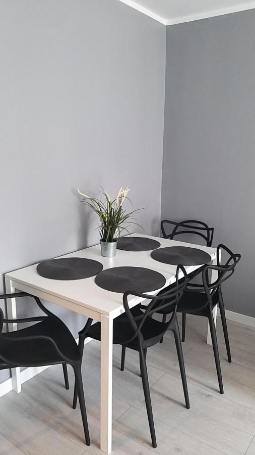 Apartament Wika Varşovia Exterior foto