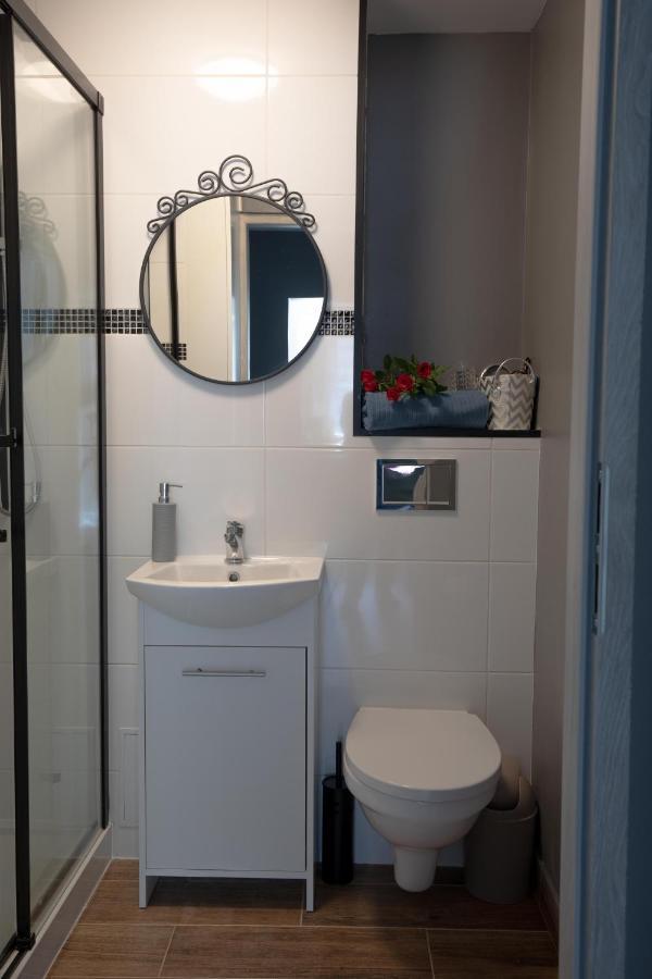 Apartament Wika Varşovia Exterior foto